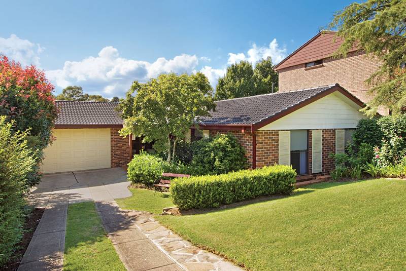 SOUGHT AFTER BALCOMBE HEIGHTS ESTATE Picture 1