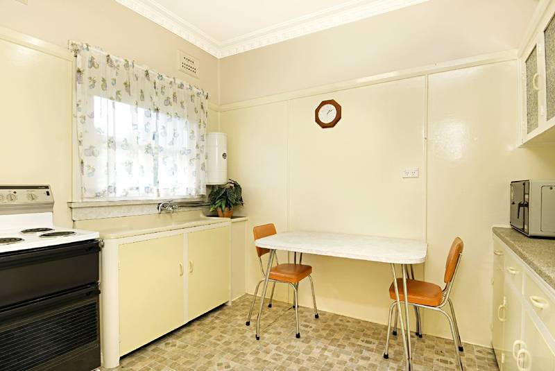 LOOK . . . 1,300sq.m Picture 3