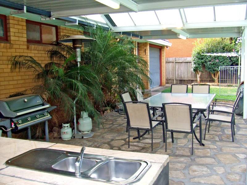 Affordable Entertainer Picture 3