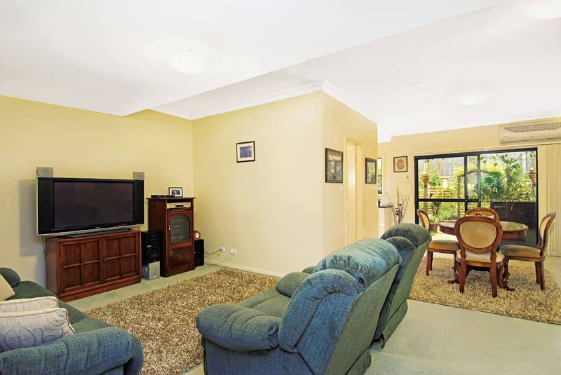 WALK TO SHOPS Picture 3