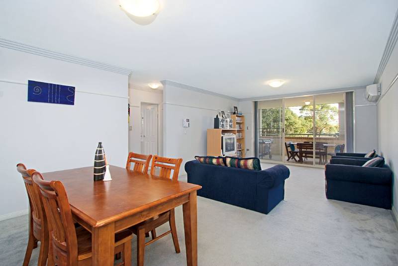 TOO GOOD TO MISS Picture 1