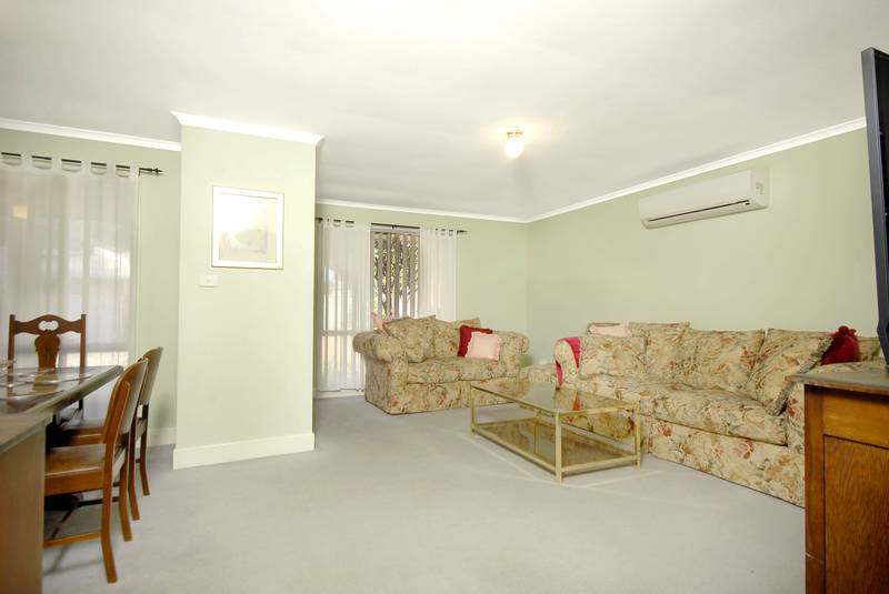EXCEPTIONAL VALUE and No Steps! Picture 3