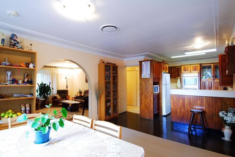 ONCE SEEN . . . NEVER FORGOTTEN! Picture 2