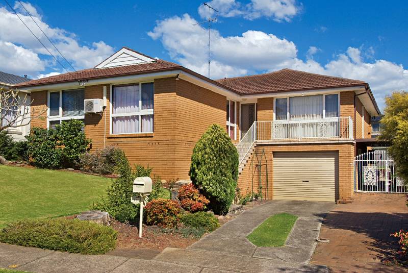 A STUNNING HOME (almost in disguise!) Picture 1