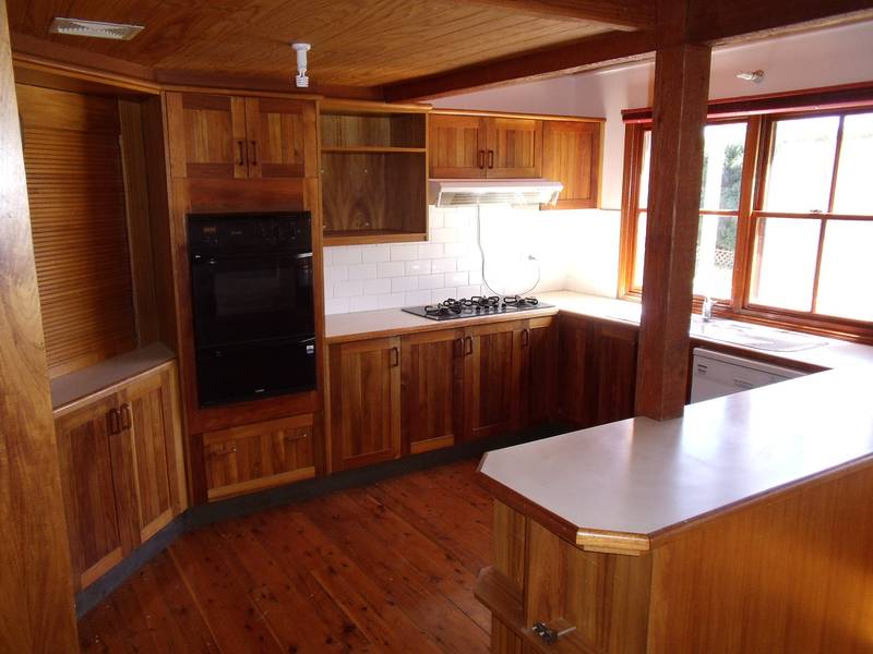 Lovely bush surrounds Picture 2