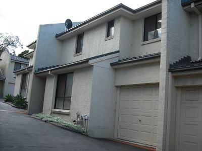 Neat & tidy 2 bedroom townhouse with open study situated in a small complex Picture