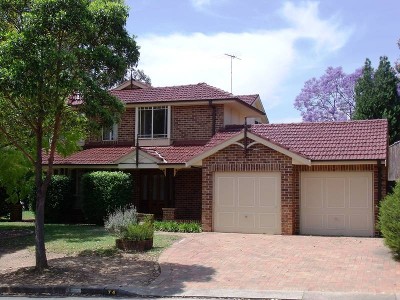 This 3 bedroom duplex has just been freshly painted and new carpets laid throughout. Picture