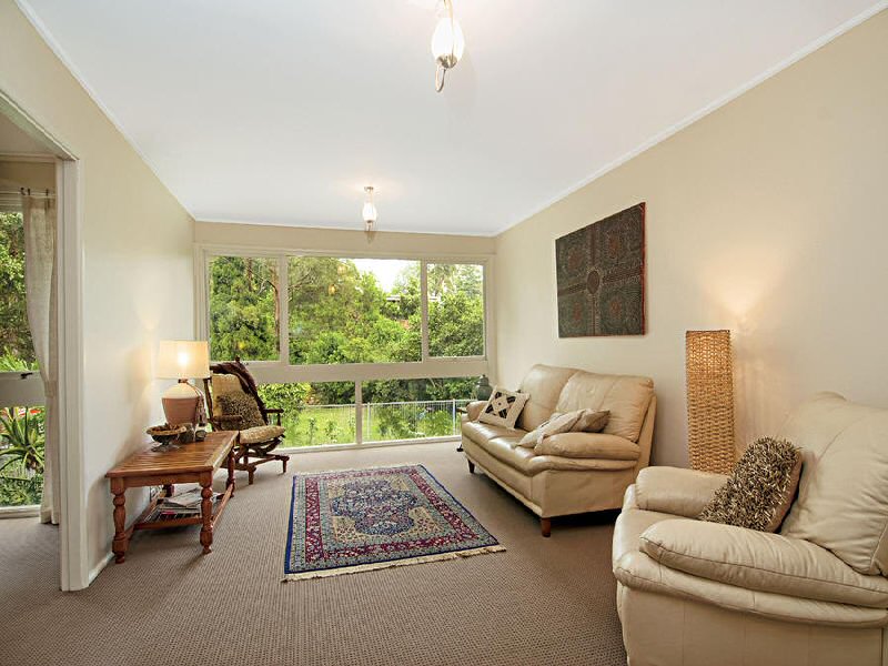 A SUBURBAN FAIRYTALE Picture 3