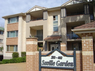 Conveniently located unit across the road from Stockland Mall. Picture