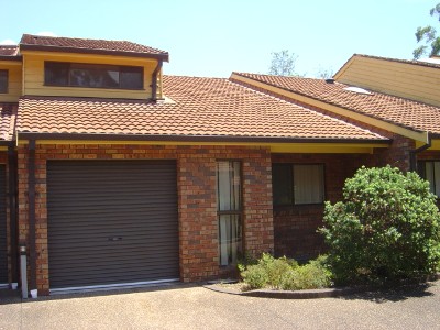 Well positioned 2 bedroom townhouse in small complex. Picture Well positioned 2 bedroom townhouse in small complex. Picture