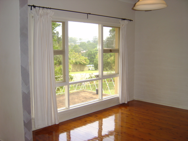 Neat 3 bedroom home with modern interior design. Picture 2