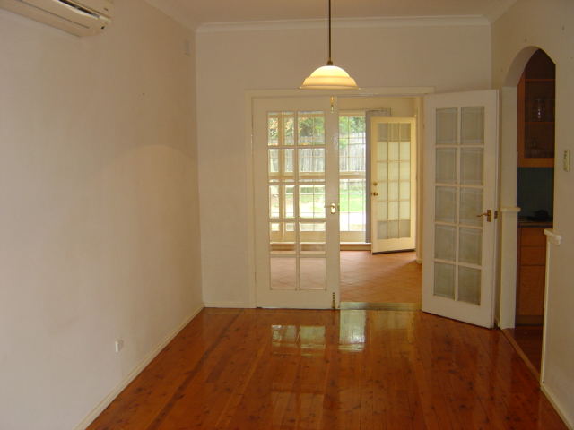 Neat 3 bedroom home with modern interior design. Picture 3