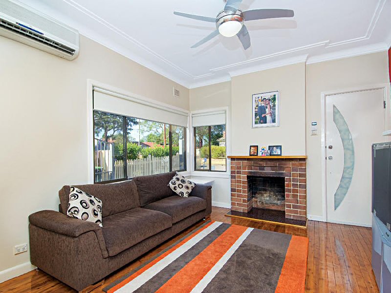 QUAINT COTTAGE Picture 3