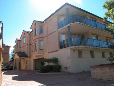 Very neat 3 bedroom unit in central location. Picture Very neat 3 bedroom unit in central location. Picture