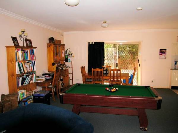 B I G
Sun drenched courtyard Picture 3