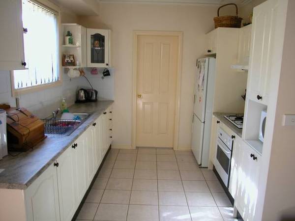 B I G
Sun drenched courtyard Picture 2