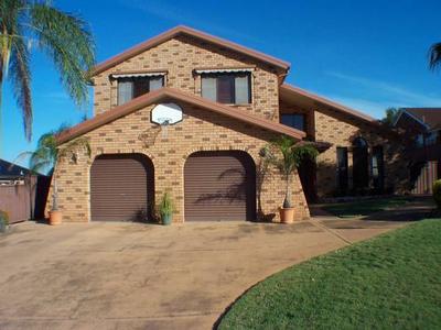 Crestwood area. Executive style home boasting 4 generous bedrooms Picture Crestwood area. Executive style home boasting 4 generous bedrooms Picture