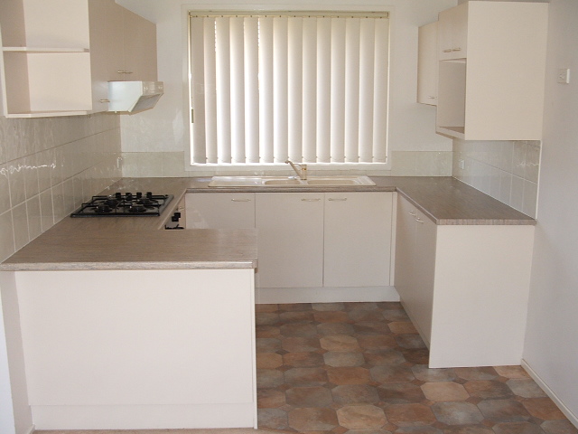 Freshly painted, new carpet Picture 2