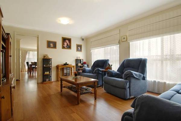 EXCEPTIONAL 5 YEAR OLD HOME Picture 3