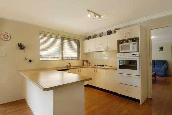 EXCEPTIONAL 5 YEAR OLD HOME Picture 2