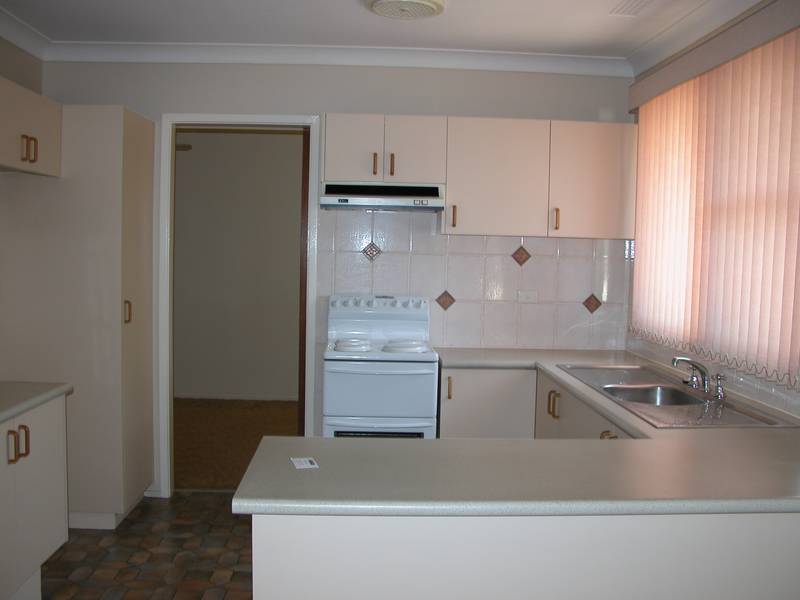 Tidy three bedroom brick home Picture 2