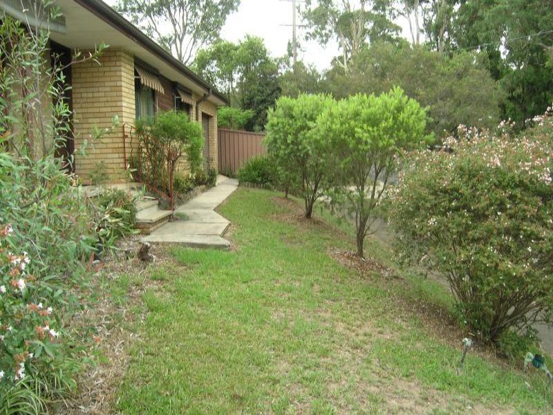 3 bedroom brick home in handy position Picture 1