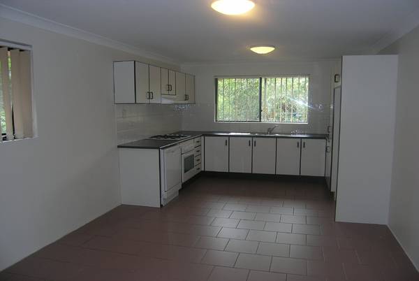 SPACIOUS AIR CONDITIONED LIVING Picture 2