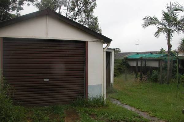 BRING YOUR GARDENING TOOLS Picture 2