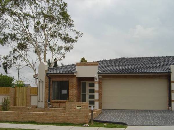 Near new & impressive 2 bedroom villa. Picture 1