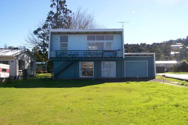 Holiday Rental Available - Whitianga Scallop Festival Picture 1