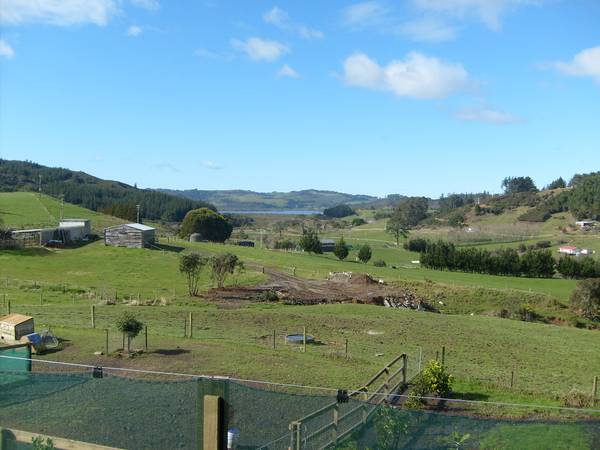 Near New 3 Bedroom House on 15.7ha easy country Picture 3