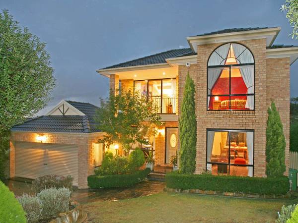 INDIVIDUAL IN DESIGN - BEAUTIFULLY PRESENTED Picture 1