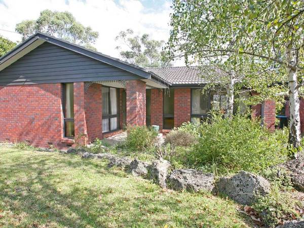 FOUR BEDROOMS IN HARKAWAY Picture 1