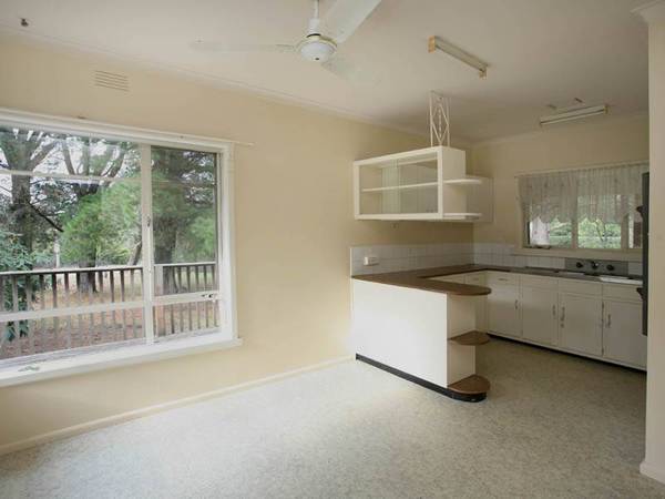 EXCITING OPPORTUNITY - GLORIOUS 1/2 ACRE SETTING Picture 2