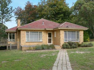 EXCITING OPPORTUNITY - GLORIOUS 1/2 ACRE SETTING Picture