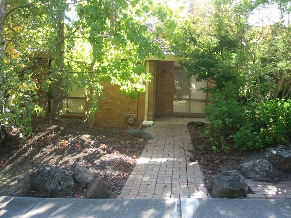 WANT TO WALK TO TOWN? Picture 1