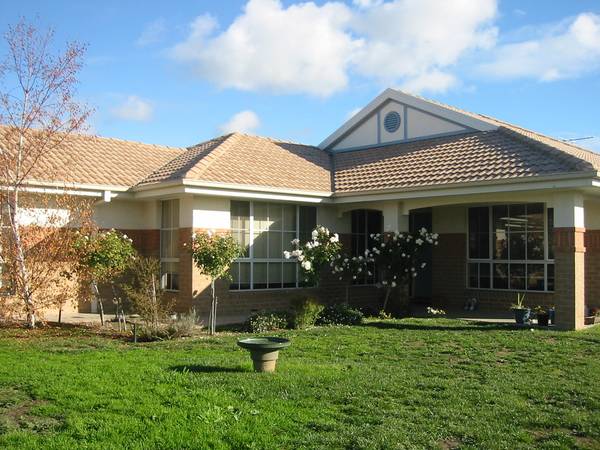 THREE BEDROOMS PLUS STUDY Picture 1