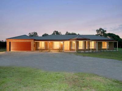4 BEDROOM ON .53HA (1.31 ACRES) Picture 4 BEDROOM ON .53HA (1.31 ACRES) Picture