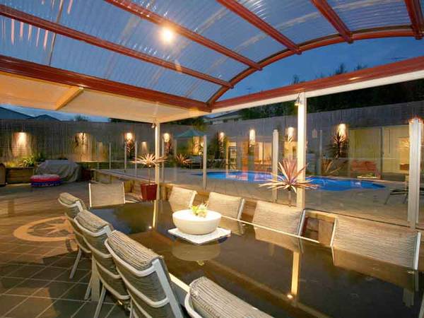 SENSATIONAL INDOOR / OUTDOOR ENTERTAINING Picture 2