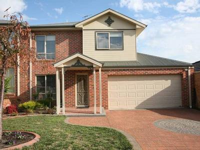 QUALITY BUILDER'S OWN HOME IN PRIME CENTRAL POSITION Picture