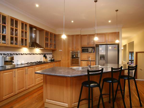 BUILDERS OWN MASTERPIECE-SPECTACULAR VIEWS TO THE BAY Picture 2