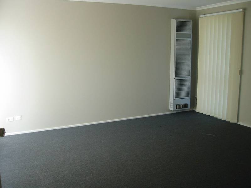 NEAT & TIDY THREE BEDROOM Picture 2