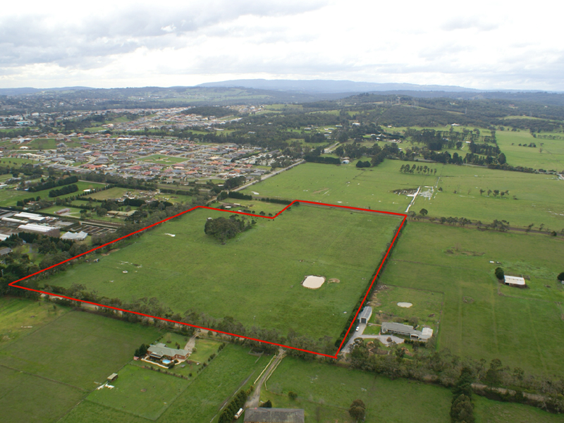 11.24ha (27.7 acres) - PROPOSED RESIDENTIAL LAND - SUPERBLY POSITIONED WITHIN ONE OF MELBOURNE'S URBAN GROWTH CORRIDORS Picture 1