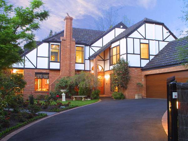 GRAND ENGLISH MANOR - POSITION PERFECT Picture 1