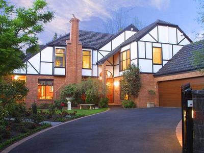 GRAND ENGLISH MANOR - POSITION PERFECT Picture