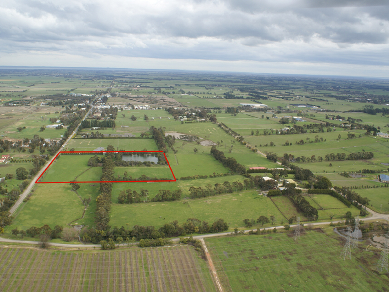 LAND BANKING OPPORTUNITY - GENEROUS TERMS - 4.047 HA (10 ACRES) Picture 3