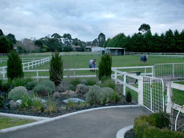 CHARACTER FILLED 1.6 ACRE LIFESTYLE PROPERTY Picture