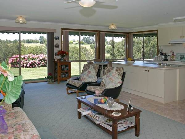 DOWN A COUNTRY LANE - IDYLLIC 16.5 ACRE FARMLET Picture 3