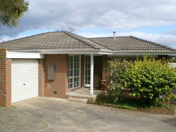 POSITION PERFECT - WALK TO EVERYTHING Picture 1