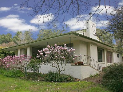 RELAXED COUNTRY LIVING WITH 1 ACRE GARDEN SETTING Picture